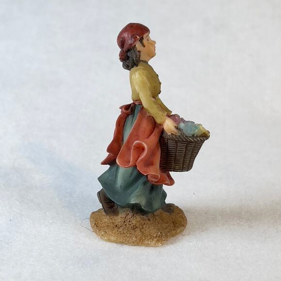 Grandeur Noel 2001 Bethlehem Village Woman w/ Basket O'Well Porcelain Resin - Picture 5 of 10